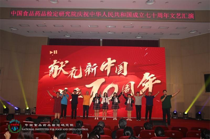 8421569586863700222.jpg 《我与祖国共成长》.jpg
